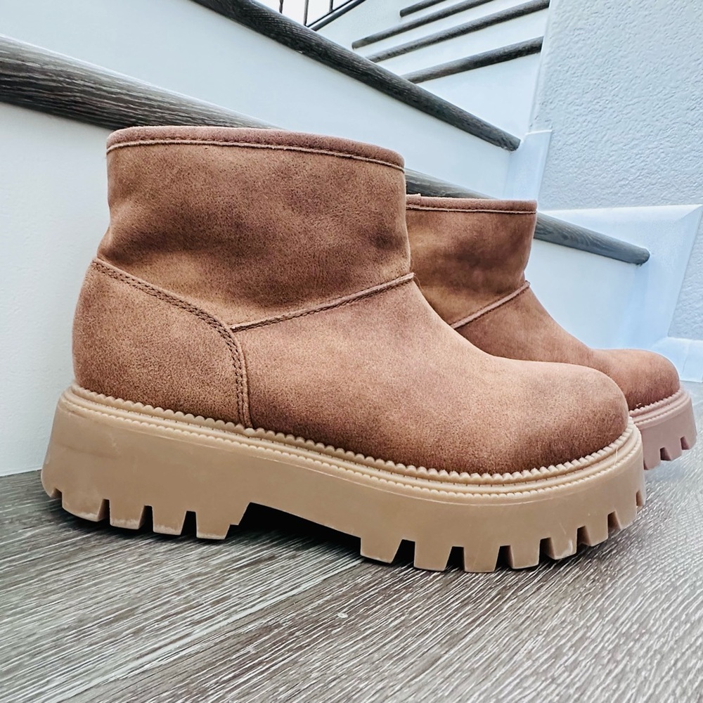 Dolce Vita Tan Ankle Boots with Chunky Sole